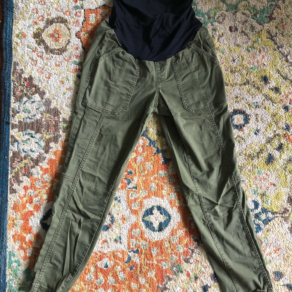 📦SOLD 📦 A.Glow Cropped Maternity Pants